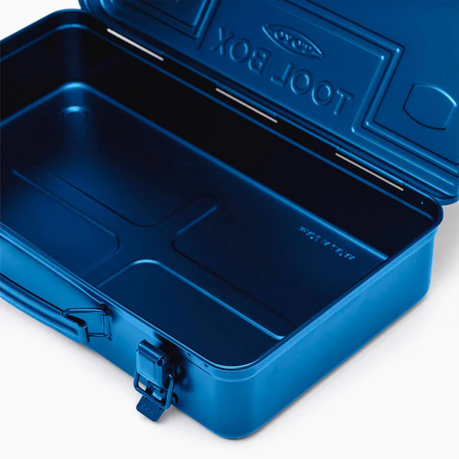 Toyo Steel T-360 Blue. Open view showing the interior of the glossy blue toolbox, designed for efficient organization and easy access. 1.6kg.